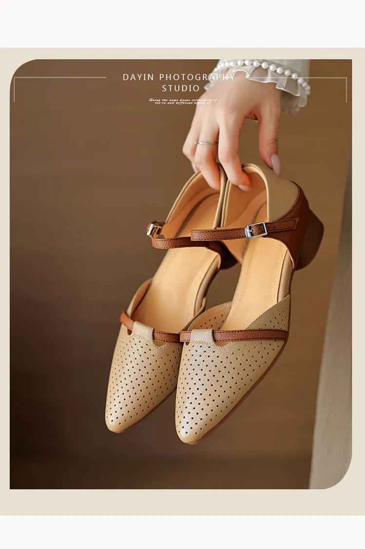 Our main product in stock is the spring/summer arrow-shaped hollow sandal, made of sheepskin, women's fashion shoes, sizes 22-25a.