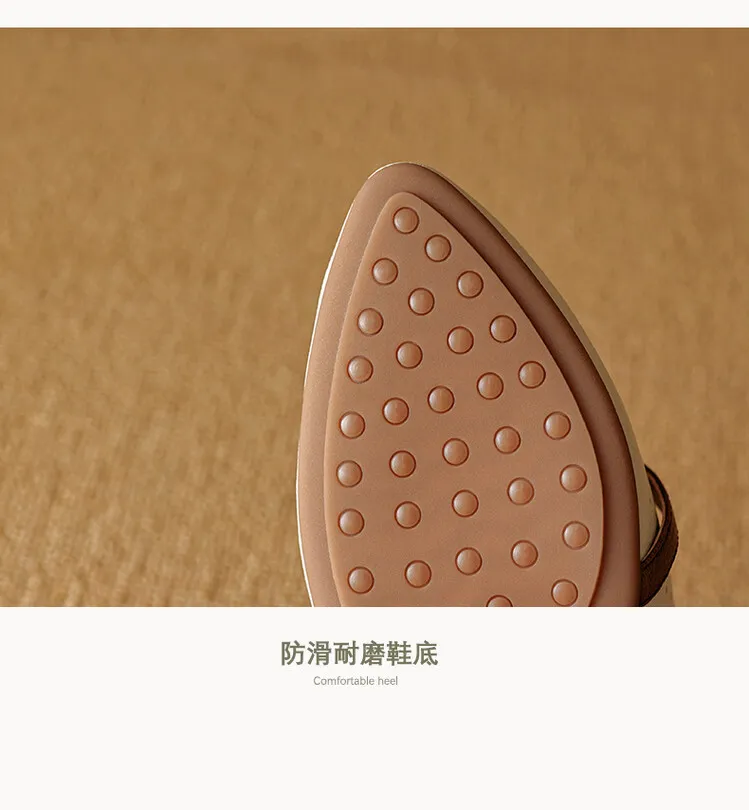 Our main product in stock is the spring/summer arrow-shaped hollow sandal, made of sheepskin, women's fashion shoes, sizes 22-25a.