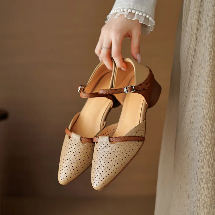 Our main product in stock is the spring/summer arrow-shaped hollow sandal, made of sheepskin, women's fashion shoes, sizes 22-25a.