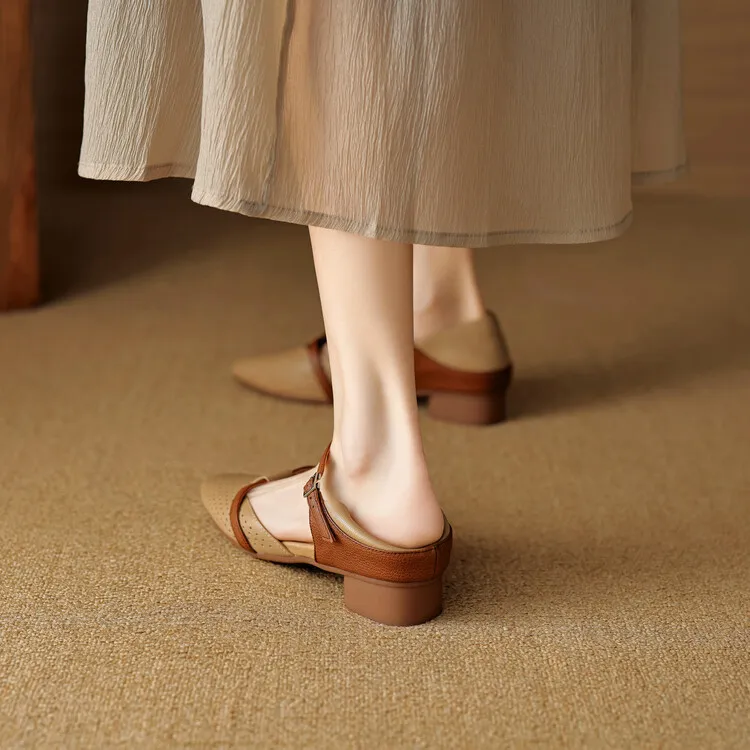 Our main product in stock is the spring/summer arrow-shaped hollow sandal, made of sheepskin, women's fashion shoes, sizes 22-25a.