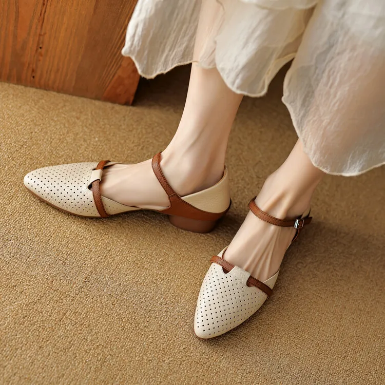 Our main product in stock is the spring/summer arrow-shaped hollow sandal, made of sheepskin, women's fashion shoes, sizes 22-25a.