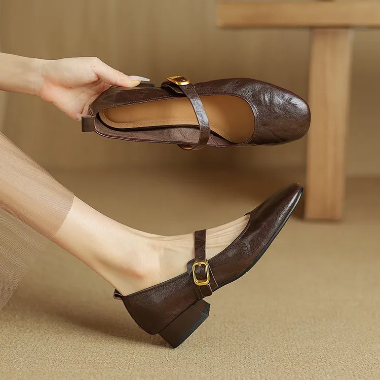 Soft, top-grain sheepskin Mary Jane shoes with chunky heels, flat soles, round toes, and low heels – gentle and elegant women's shoes for evening wear.