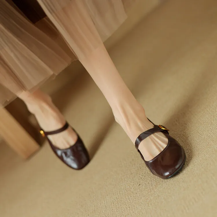 Soft, top-grain sheepskin Mary Jane shoes with chunky heels, flat soles, round toes, and low heels – gentle and elegant women's shoes for evening wear.