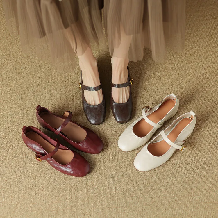 Soft, top-grain sheepskin Mary Jane shoes with chunky heels, flat soles, round toes, and low heels – gentle and elegant women's shoes for evening wear.