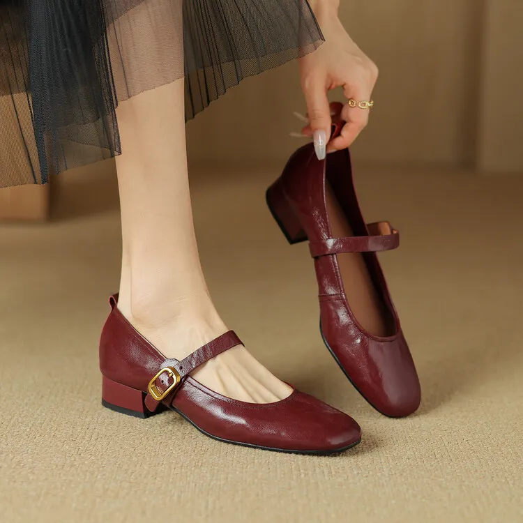 Soft, top-grain sheepskin Mary Jane shoes with chunky heels, flat soles, round toes, and low heels – gentle and elegant women's shoes for evening wear.