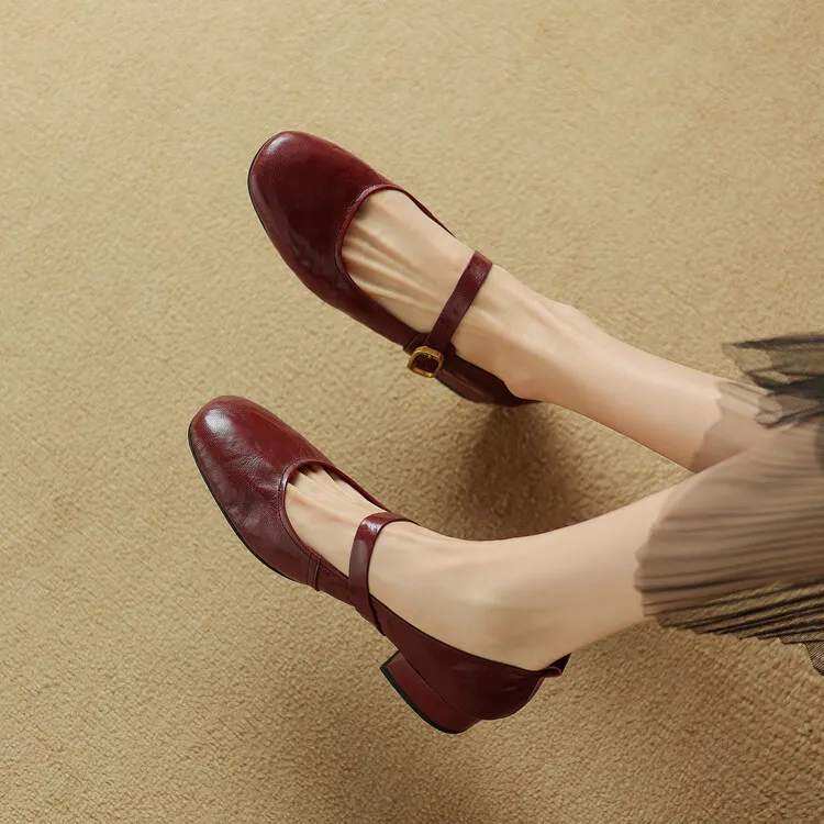 Soft, top-grain sheepskin Mary Jane shoes with chunky heels, flat soles, round toes, and low heels – gentle and elegant women's shoes for evening wear.