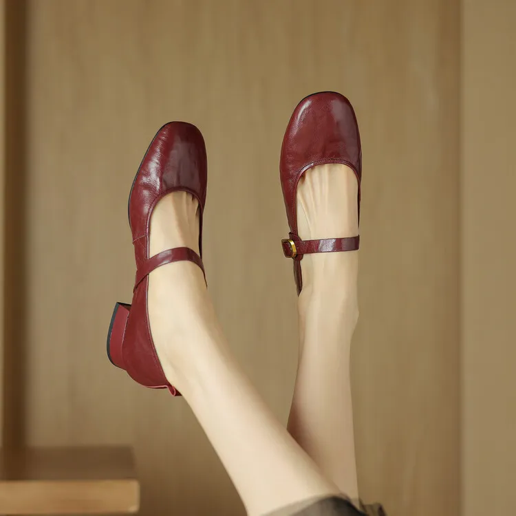 Soft, top-grain sheepskin Mary Jane shoes with chunky heels, flat soles, round toes, and low heels – gentle and elegant women's shoes for evening wear.