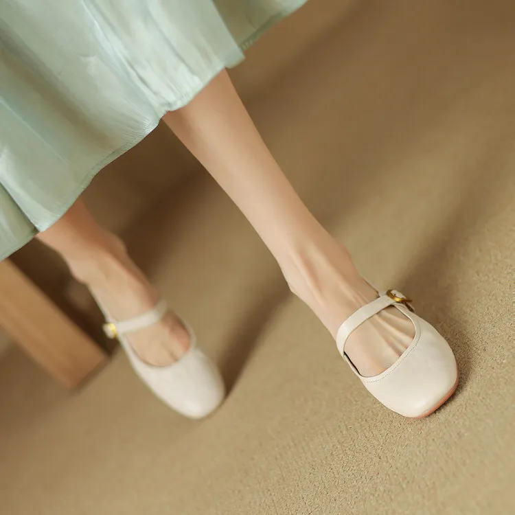 Soft, top-grain sheepskin Mary Jane shoes with chunky heels, flat soles, round toes, and low heels – gentle and elegant women's shoes for evening wear.