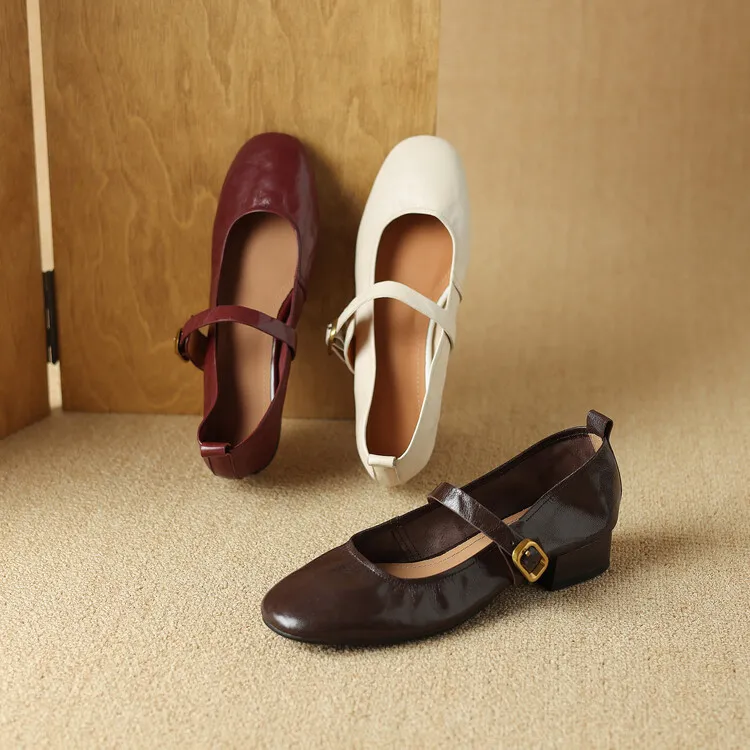 Soft, top-grain sheepskin Mary Jane shoes with chunky heels, flat soles, round toes, and low heels – gentle and elegant women's shoes for evening wear.
