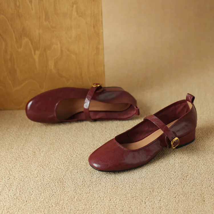 Soft, top-grain sheepskin Mary Jane shoes with chunky heels, flat soles, round toes, and low heels – gentle and elegant women's shoes for evening wear.