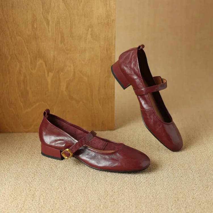 Soft, top-grain sheepskin Mary Jane shoes with chunky heels, flat soles, round toes, and low heels – gentle and elegant women's shoes for evening wear.
