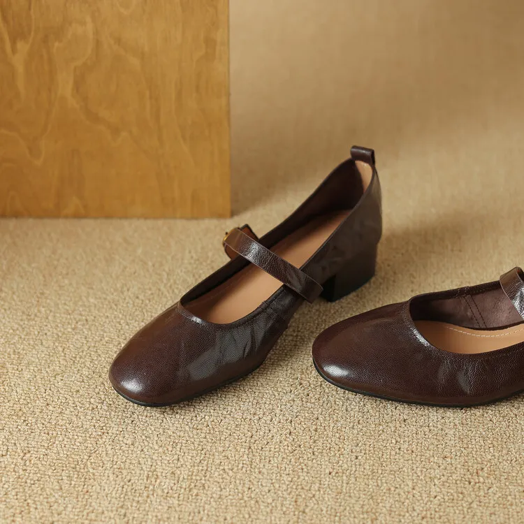 Soft, top-grain sheepskin Mary Jane shoes with chunky heels, flat soles, round toes, and low heels – gentle and elegant women's shoes for evening wear.