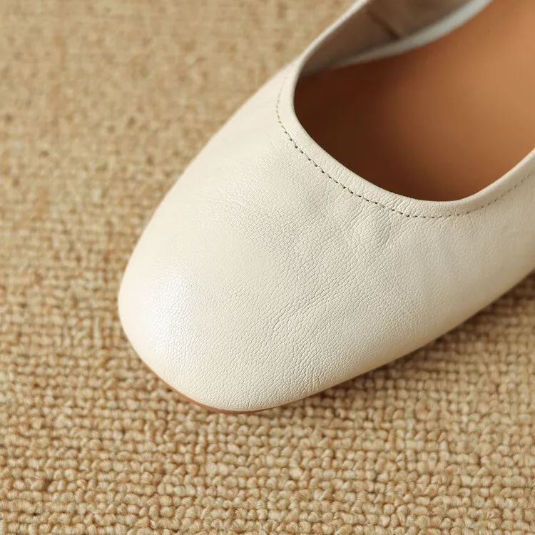 Soft, top-grain sheepskin Mary Jane shoes with chunky heels, flat soles, round toes, and low heels – gentle and elegant women's shoes for evening wear.