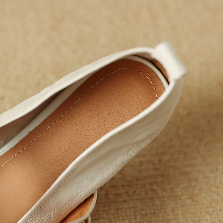 Soft, top-grain sheepskin Mary Jane shoes with chunky heels, flat soles, round toes, and low heels – gentle and elegant women's shoes for evening wear.