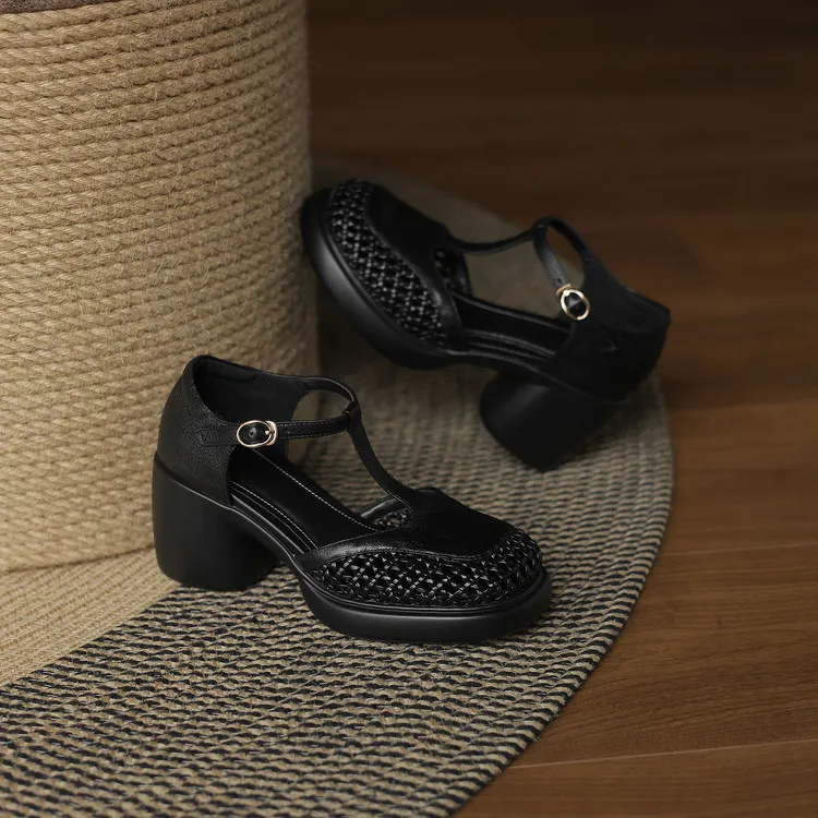 Spring/Summer woven openwork sandals, closed toe, chunky heel, thick sole, cowhide fashion women's shoes, off-white and black.