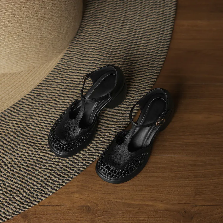 Spring/Summer woven openwork sandals, closed toe, chunky heel, thick sole, cowhide fashion women's shoes, off-white and black.