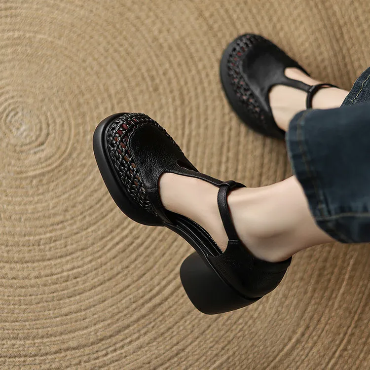 Spring/Summer woven openwork sandals, closed toe, chunky heel, thick sole, cowhide fashion women's shoes, off-white and black.