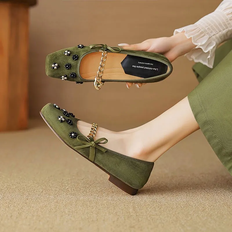 Very soft, retro, versatile low-heeled Mary Jane shoes, Chinese style, square toe, beaded flowers, metal chain.