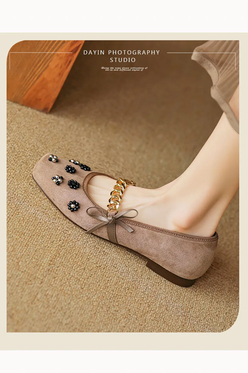 Very soft, retro, versatile low-heeled Mary Jane shoes, Chinese style, square toe, beaded flowers, metal chain.