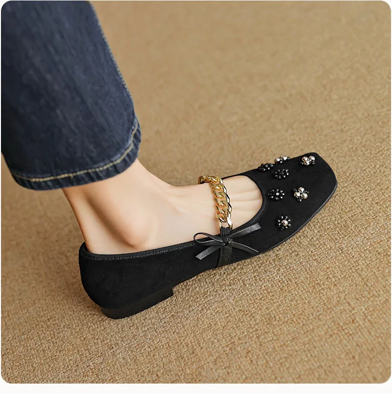 Very soft, retro, versatile low-heeled Mary Jane shoes, Chinese style, square toe, beaded flowers, metal chain.