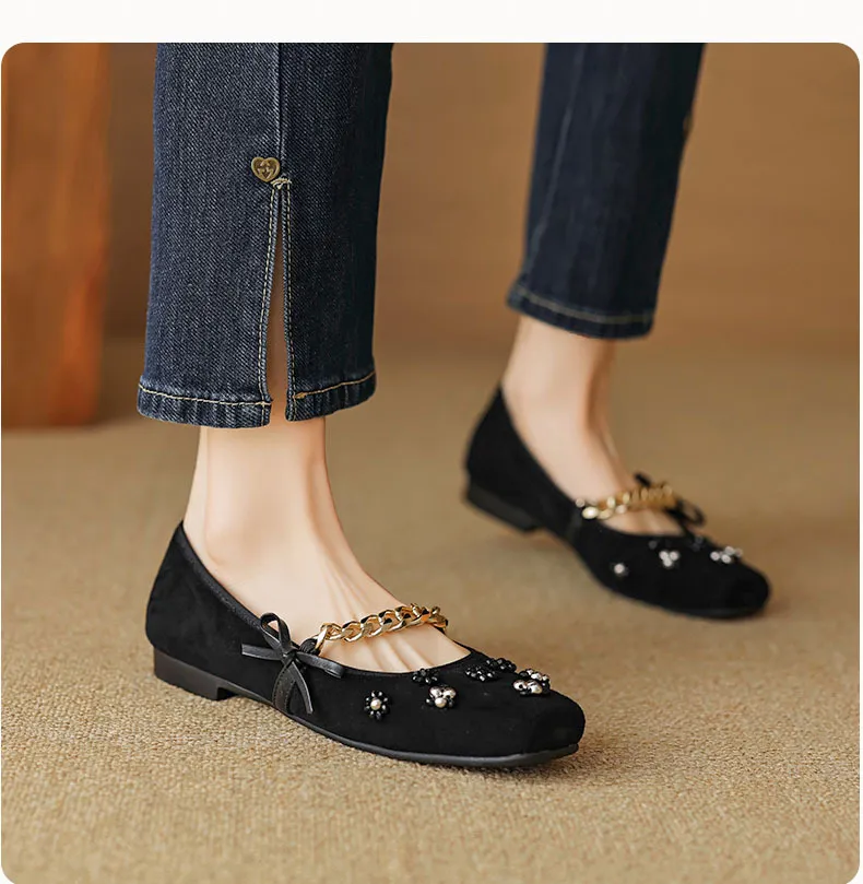 Very soft, retro, versatile low-heeled Mary Jane shoes, Chinese style, square toe, beaded flowers, metal chain.