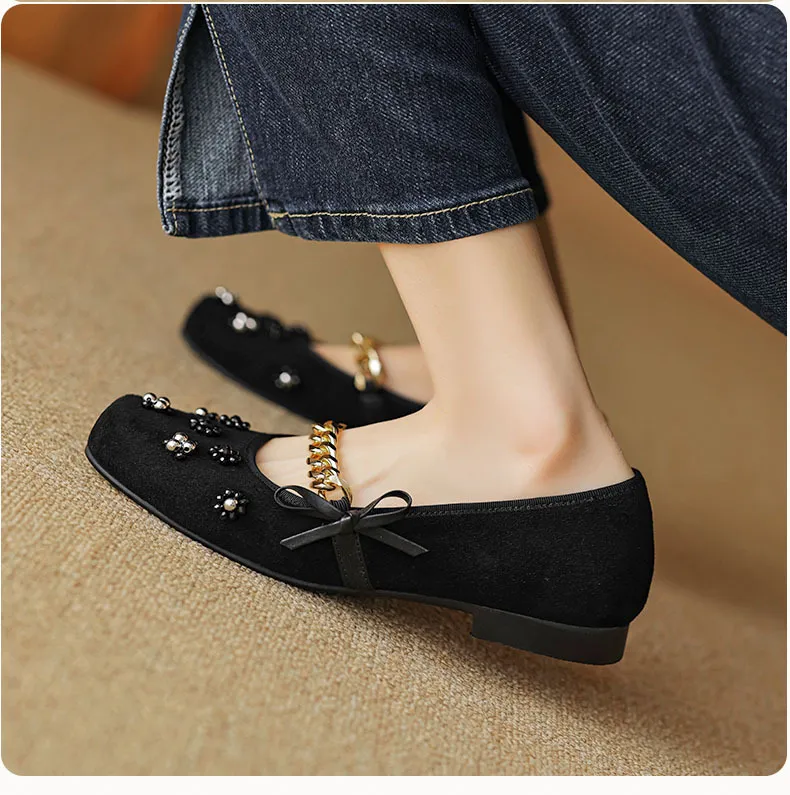 Very soft, retro, versatile low-heeled Mary Jane shoes, Chinese style, square toe, beaded flowers, metal chain.