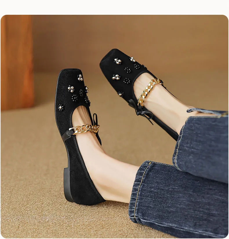 Very soft, retro, versatile low-heeled Mary Jane shoes, Chinese style, square toe, beaded flowers, metal chain.