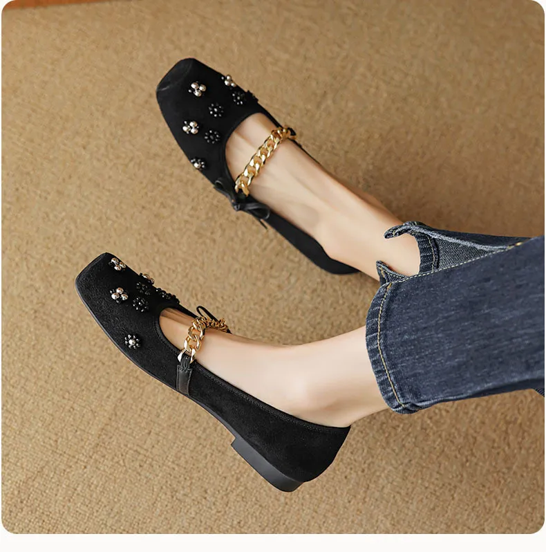 Very soft, retro, versatile low-heeled Mary Jane shoes, Chinese style, square toe, beaded flowers, metal chain.
