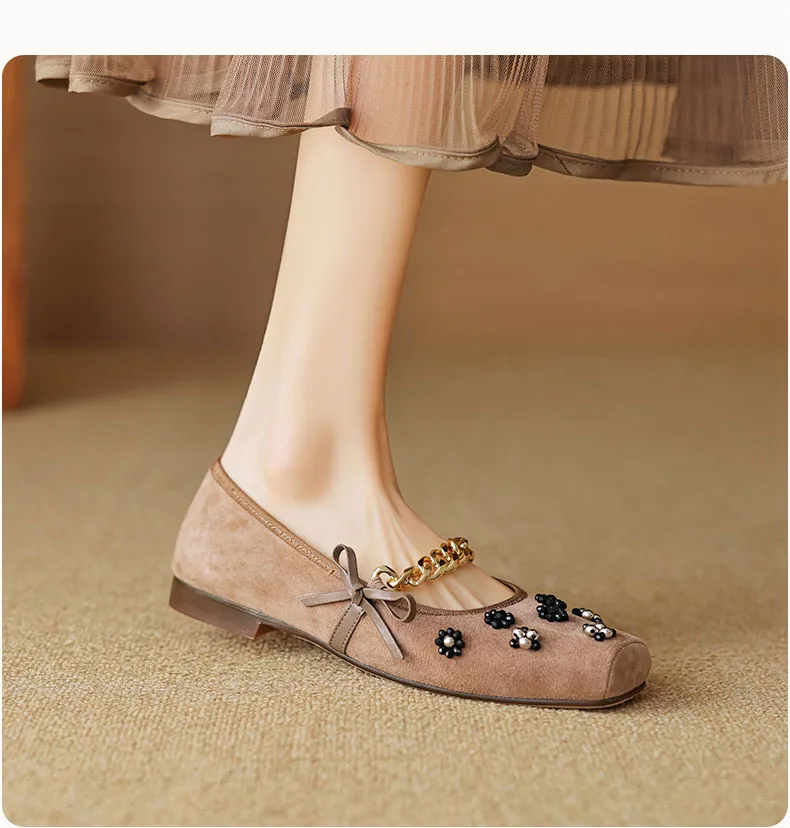 Very soft, retro, versatile low-heeled Mary Jane shoes, Chinese style, square toe, beaded flowers, metal chain.