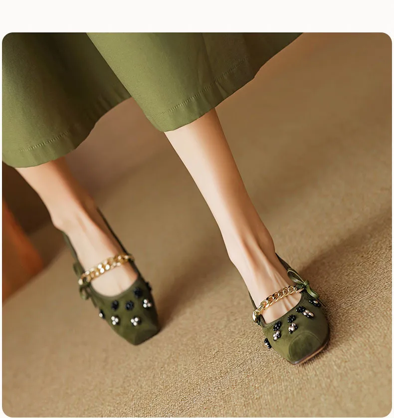 Very soft, retro, versatile low-heeled Mary Jane shoes, Chinese style, square toe, beaded flowers, metal chain.