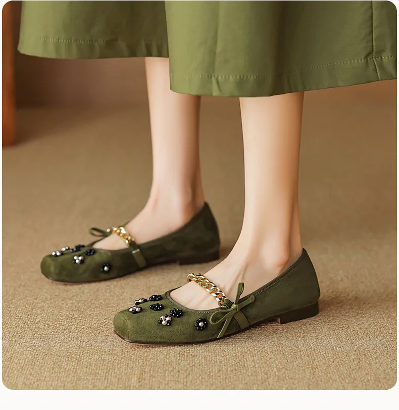 Very soft, retro, versatile low-heeled Mary Jane shoes, Chinese style, square toe, beaded flowers, metal chain.