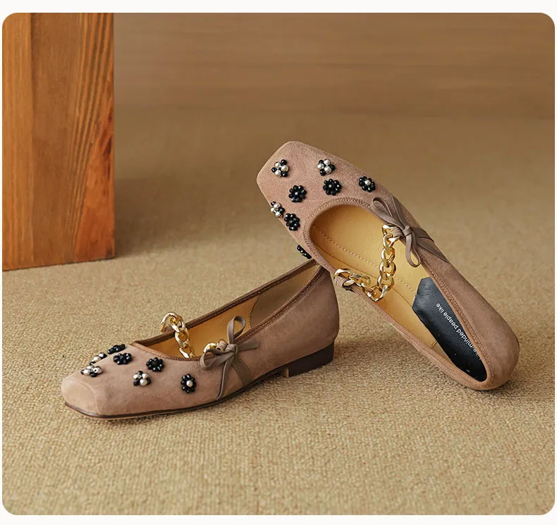 Very soft, retro, versatile low-heeled Mary Jane shoes, Chinese style, square toe, beaded flowers, metal chain.
