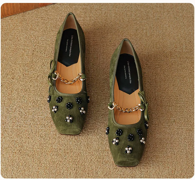 Very soft, retro, versatile low-heeled Mary Jane shoes, Chinese style, square toe, beaded flowers, metal chain.