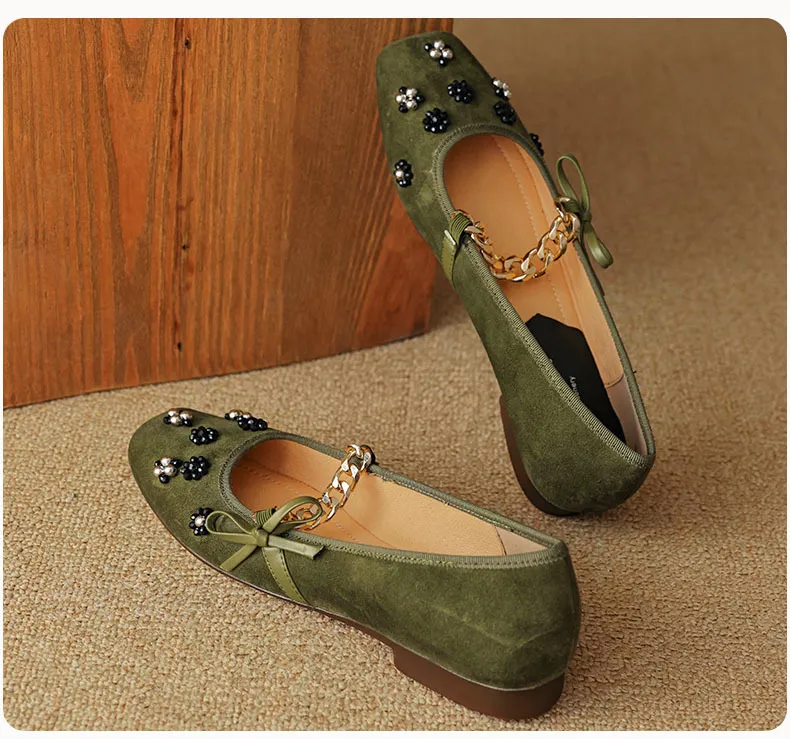 Very soft, retro, versatile low-heeled Mary Jane shoes, Chinese style, square toe, beaded flowers, metal chain.