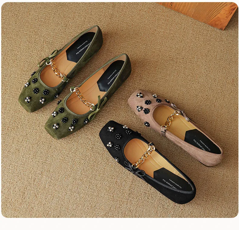 Very soft, retro, versatile low-heeled Mary Jane shoes, Chinese style, square toe, beaded flowers, metal chain.