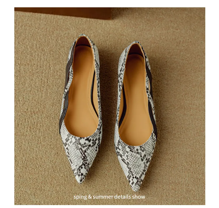 Women's flat shoes with a low heel, featuring a snakeskin print, color blocking, and openwork design, perfect for spring and autumn commuting. Sizes 34-40