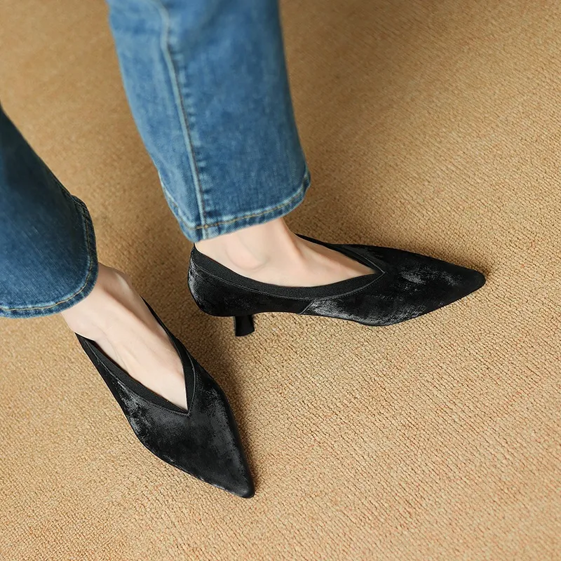 New granny shoes, spring/summer French retro pointed toe kitten heel 5cm retro V-mouth single shoes for women.