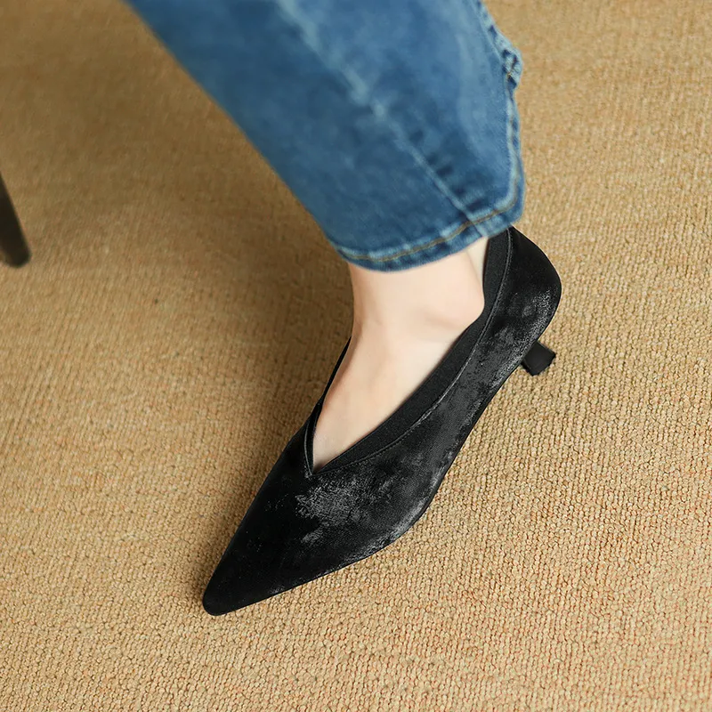 New granny shoes, spring/summer French retro pointed toe kitten heel 5cm retro V-mouth single shoes for women.