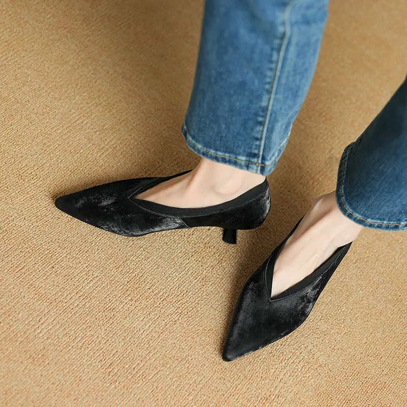 New granny shoes, spring/summer French retro pointed toe kitten heel 5cm retro V-mouth single shoes for women.