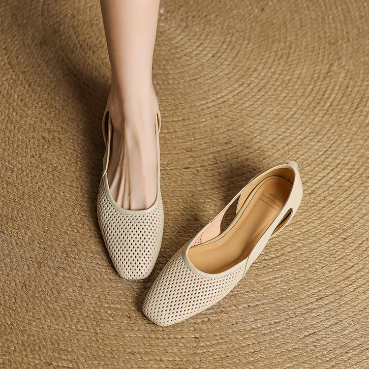 Summer single shoes, square toe, hollowed-out, chunky heel, high-heeled fashion women's shoes, off-white and black.