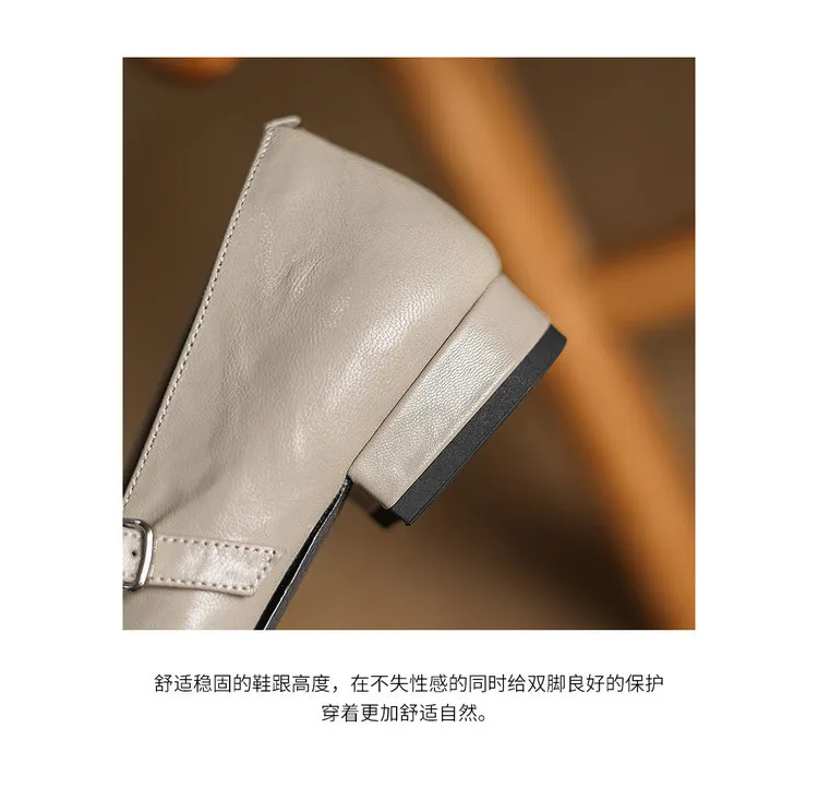 A pair of square-toe flats with buckles, made of sheepskin, for spring and autumn. Women's fashion shoes, size 33-18r.