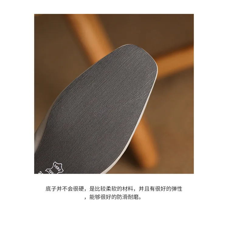 A pair of square-toe flats with buckles, made of sheepskin, for spring and autumn. Women's fashion shoes, size 33-18r.