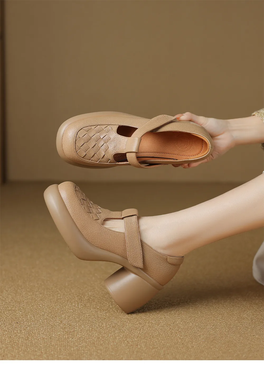 Spring and Autumn Single Shoes, Thick-Soled Chunky Heel High-Heeled Sheepskin Fashion Women's Shoes, Black and Apricot