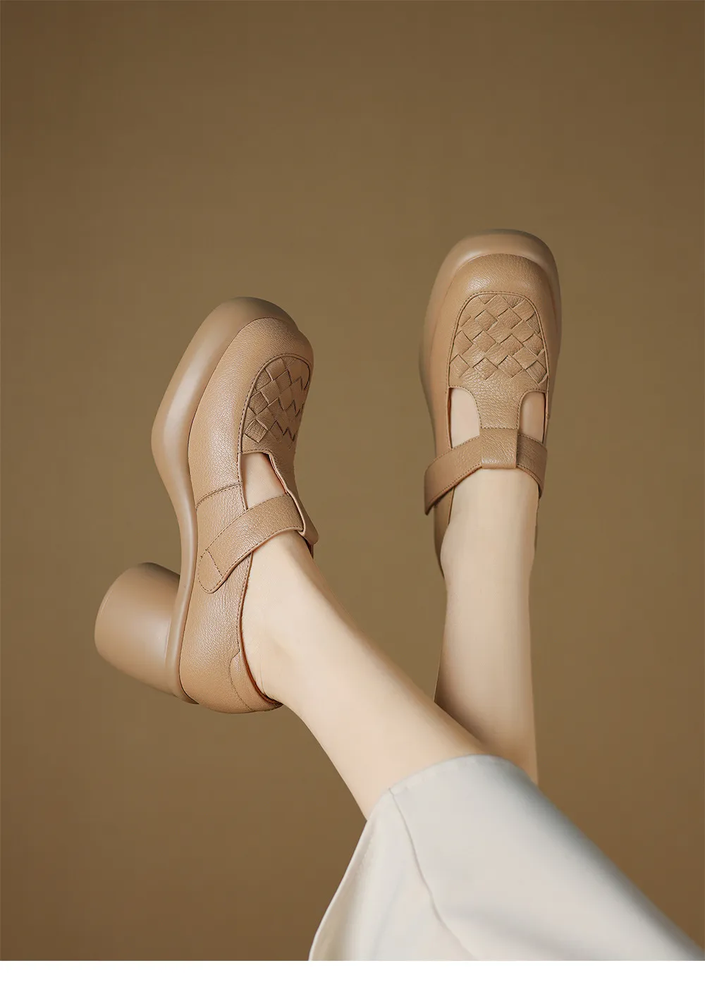 Spring and Autumn Single Shoes, Thick-Soled Chunky Heel High-Heeled Sheepskin Fashion Women's Shoes, Black and Apricot