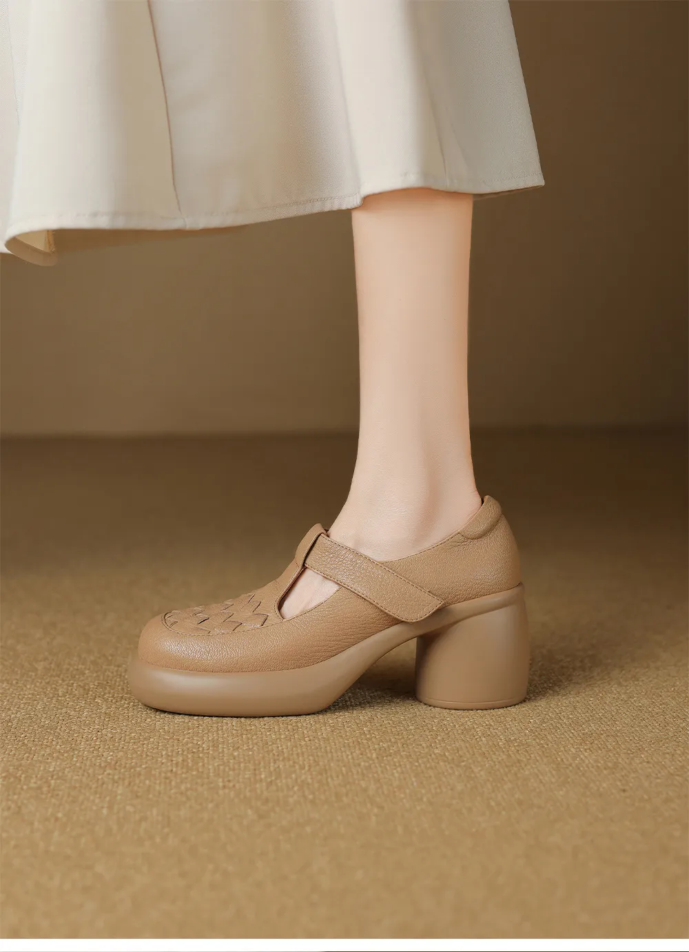 Spring and Autumn Single Shoes, Thick-Soled Chunky Heel High-Heeled Sheepskin Fashion Women's Shoes, Black and Apricot