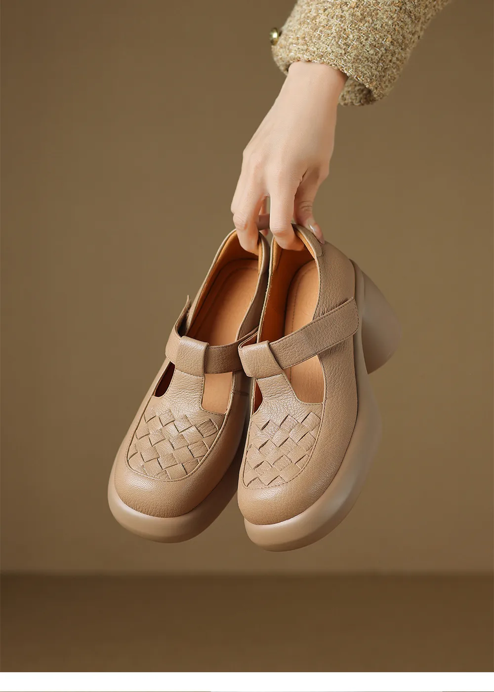 Spring and Autumn Single Shoes, Thick-Soled Chunky Heel High-Heeled Sheepskin Fashion Women's Shoes, Black and Apricot