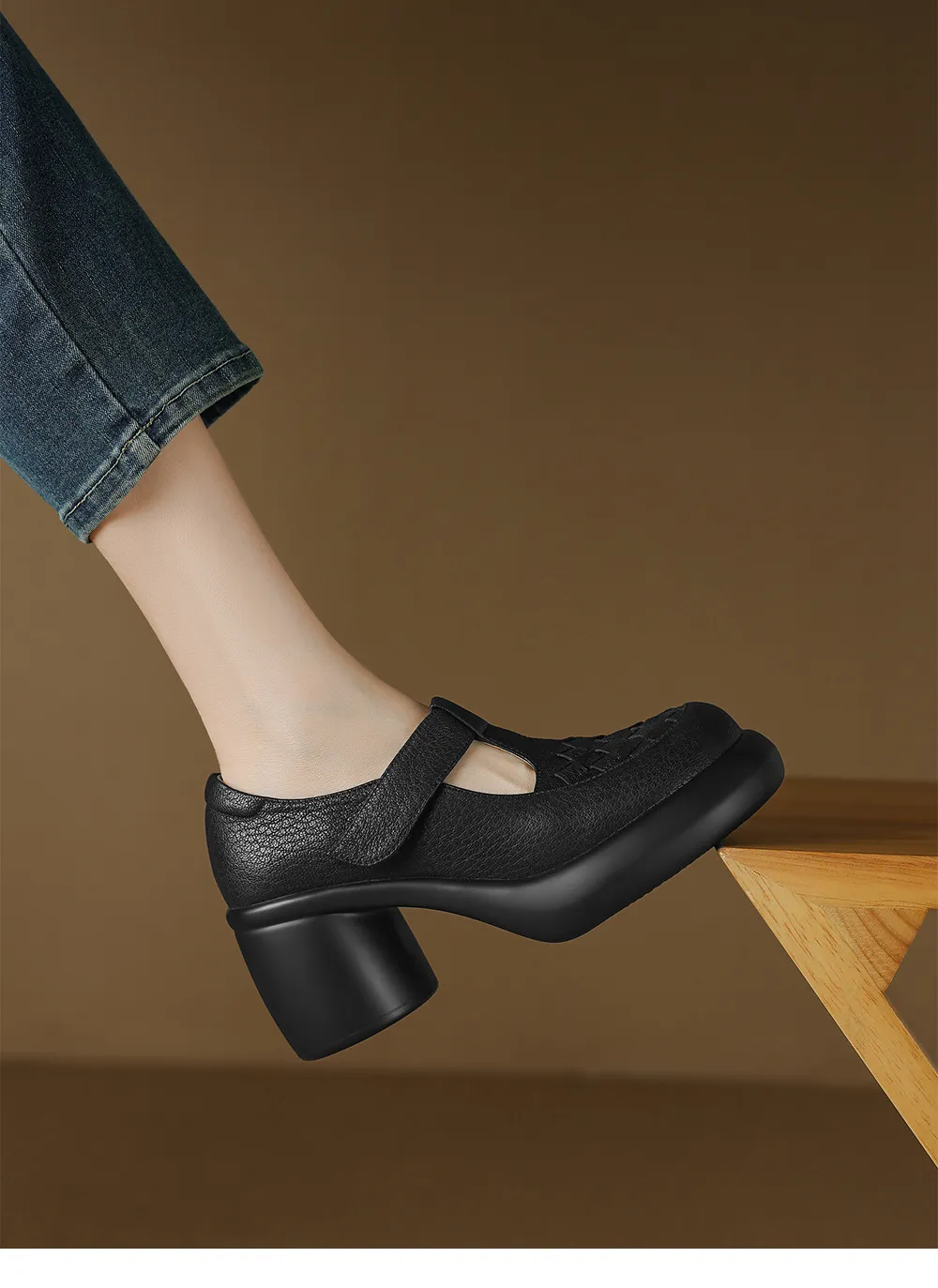 Spring and Autumn Single Shoes, Thick-Soled Chunky Heel High-Heeled Sheepskin Fashion Women's Shoes, Black and Apricot