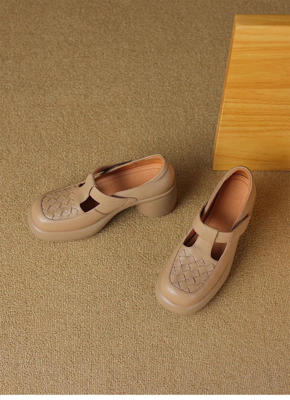 Spring and Autumn Single Shoes, Thick-Soled Chunky Heel High-Heeled Sheepskin Fashion Women's Shoes, Black and Apricot