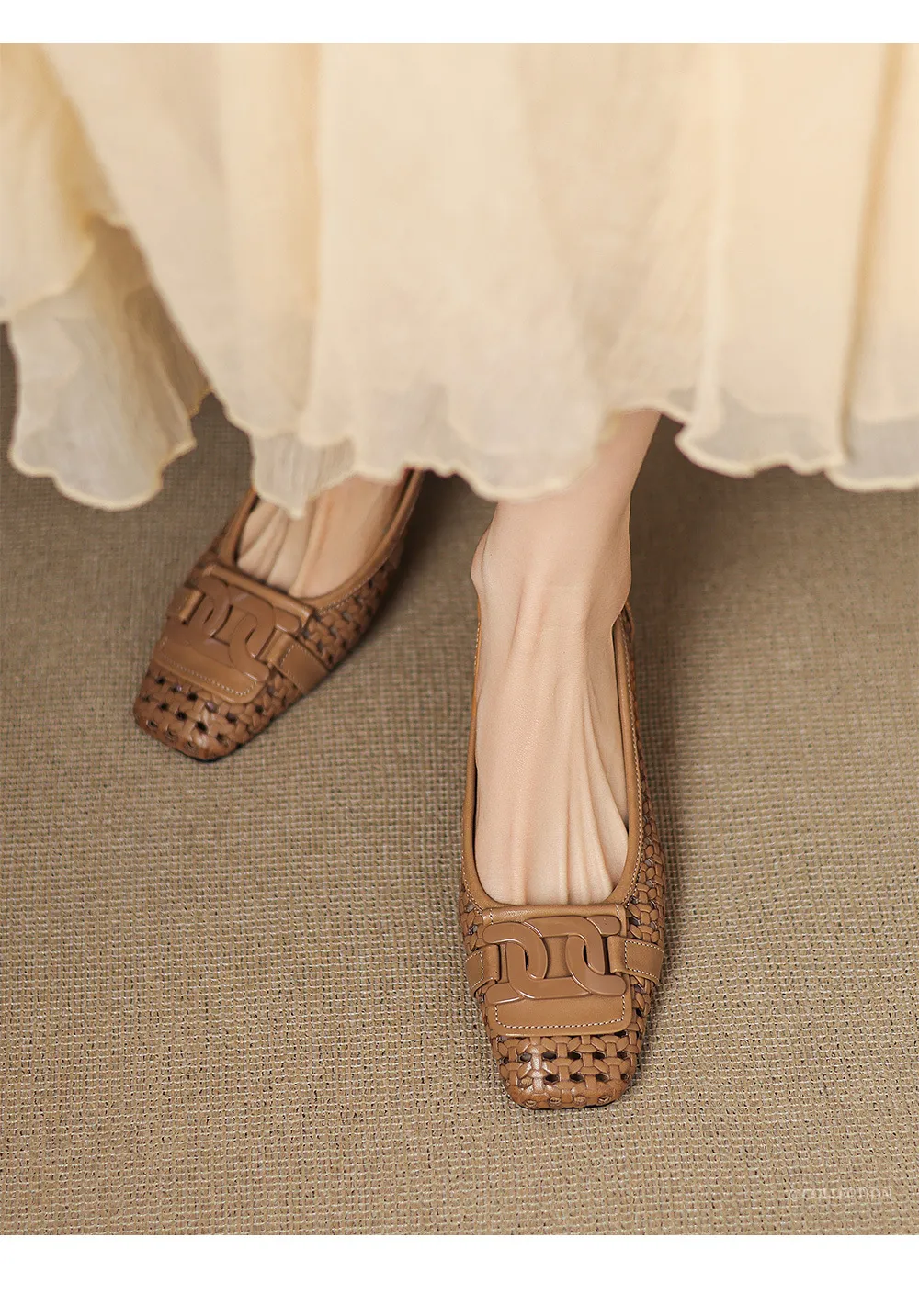 Our top-selling spring/summer style square-toe chunky heel women's shoes with hollowed-out solid color and comfortable cowhide leather.