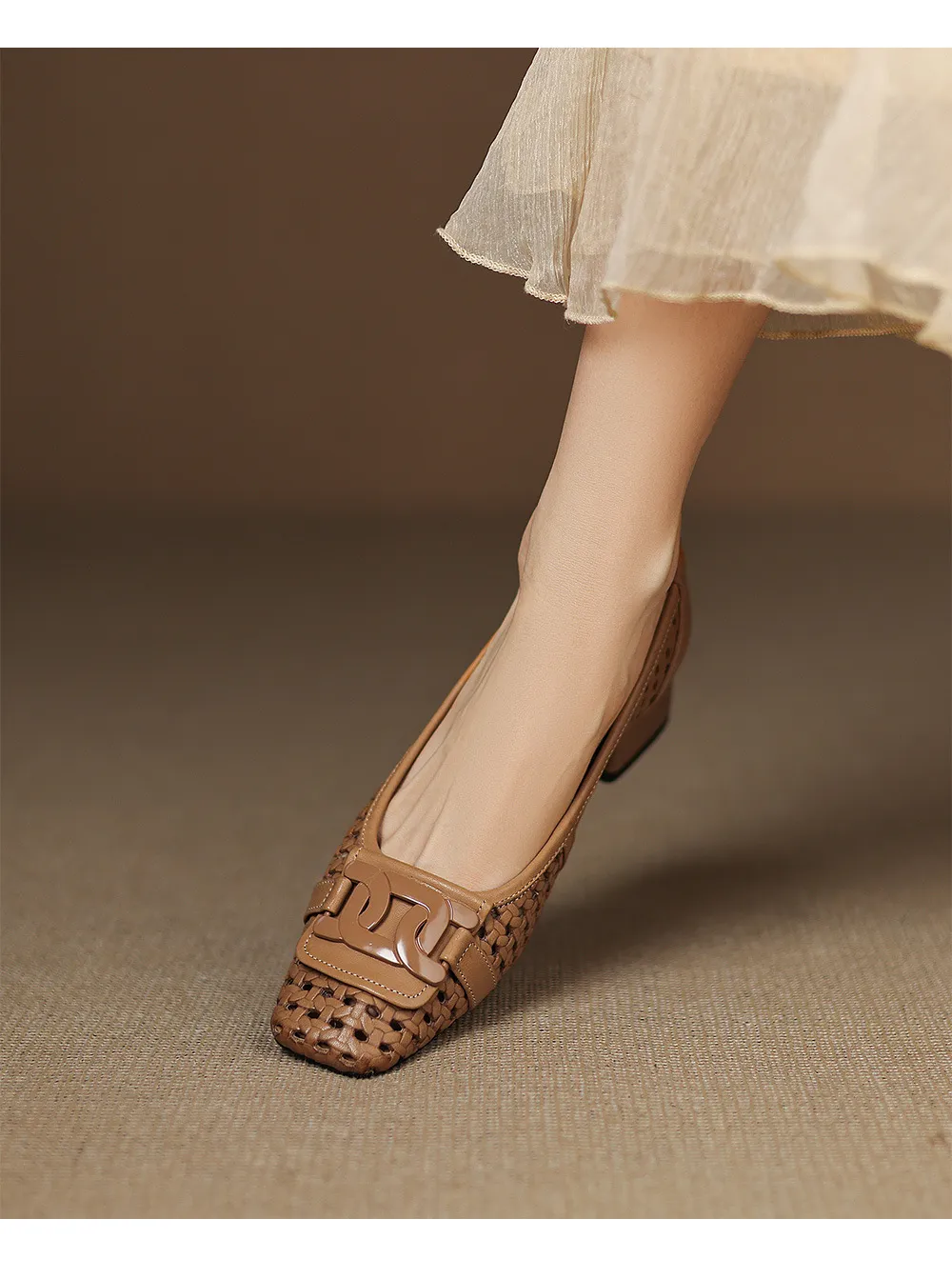 Our top-selling spring/summer style square-toe chunky heel women's shoes with hollowed-out solid color and comfortable cowhide leather.